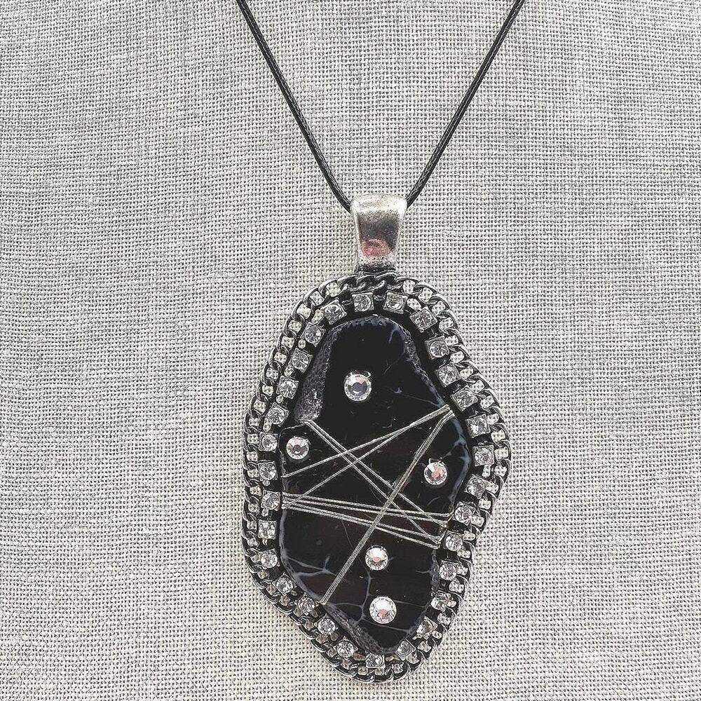 Vintage Y2K Black Agate Pendant Necklace Silver Tone Clear Rhinestone Jewelry